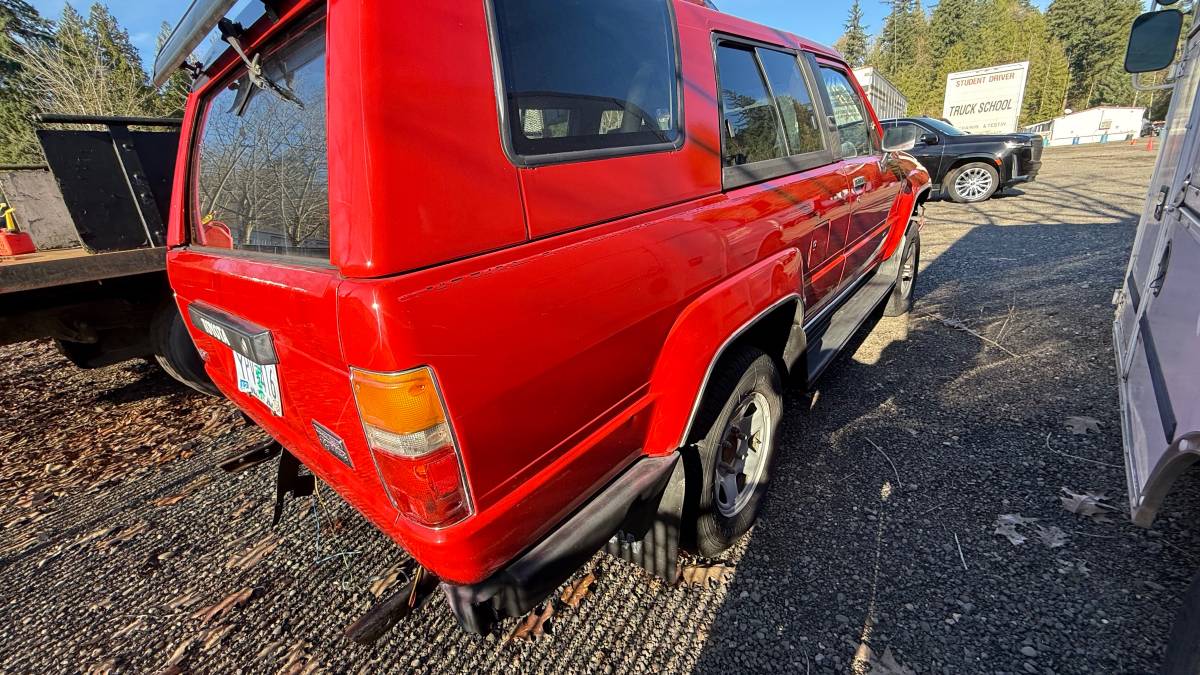 Toyota-4-runner-deluxe-4x4-1986-red-10