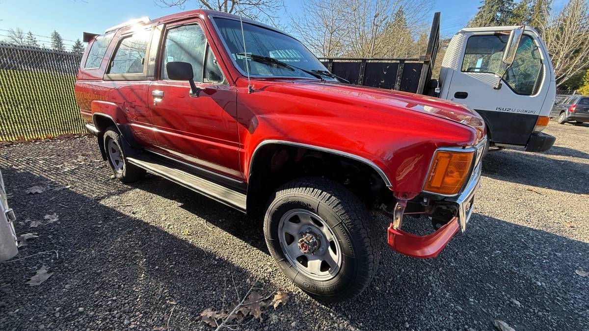Toyota-4-runner-deluxe-4x4-1986-red-12