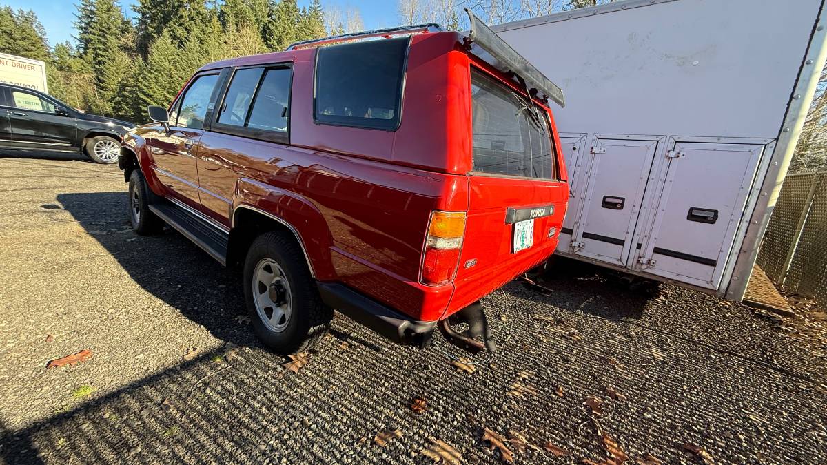 Toyota-4-runner-deluxe-4x4-1986-red-13