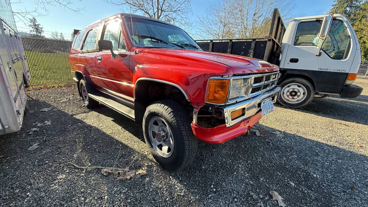 Toyota-4-runner-deluxe-4x4-1986-red-14