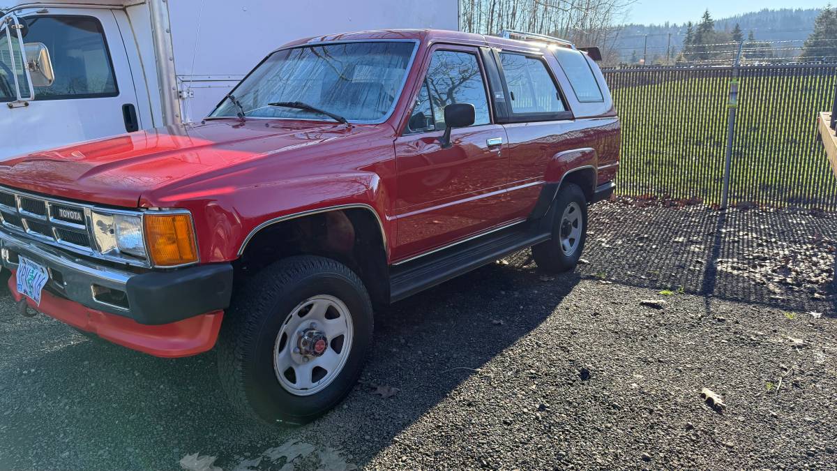Toyota-4-runner-deluxe-4x4-1986-red-17