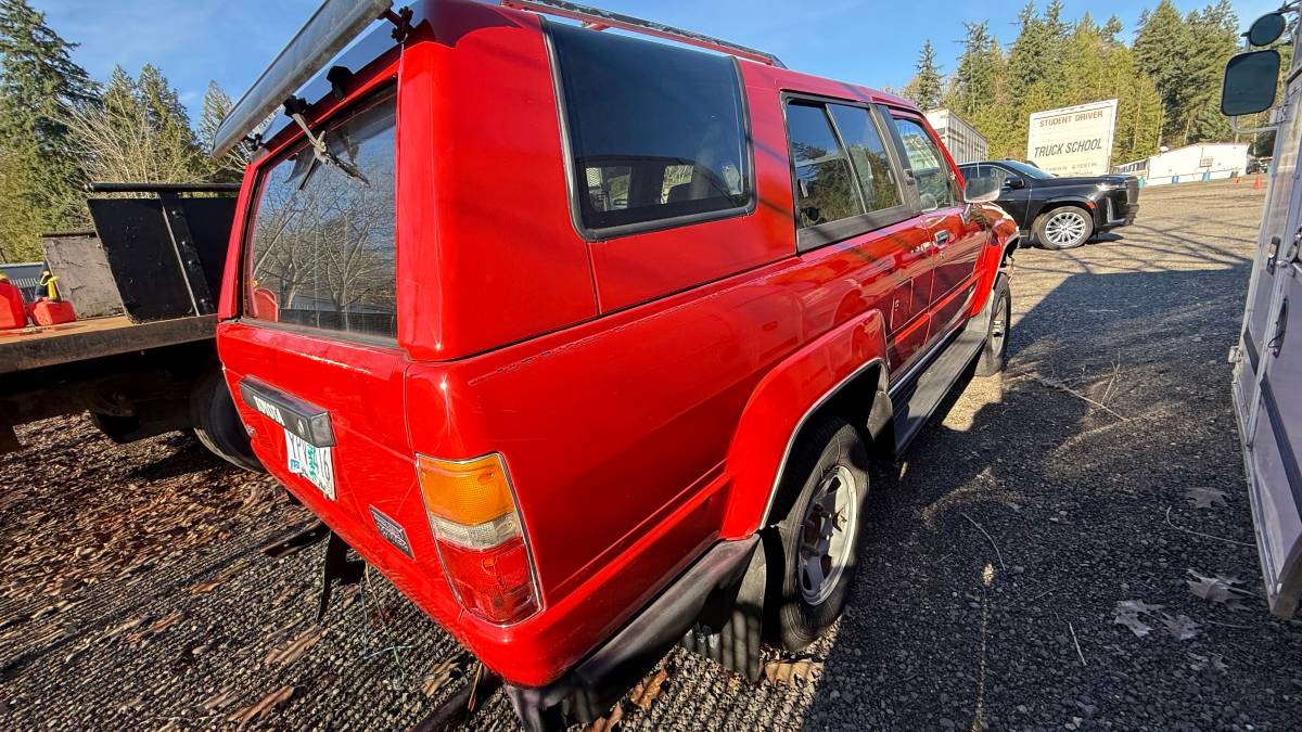 Toyota-4-runner-deluxe-4x4-1986-red-2