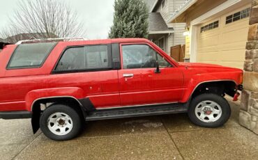 Toyota-4-runner-deluxe-4x4-1986-red