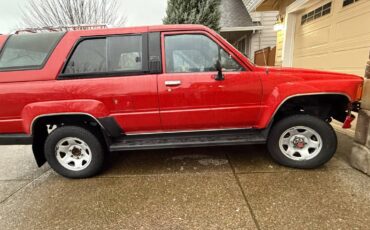 Toyota-4-runner-deluxe-4x4-1986-red-9