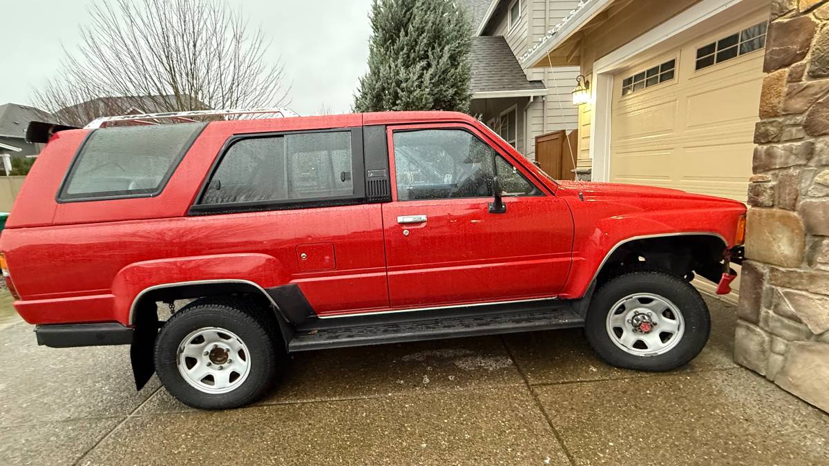 Toyota-4-runner-deluxe-4x4-1986-red