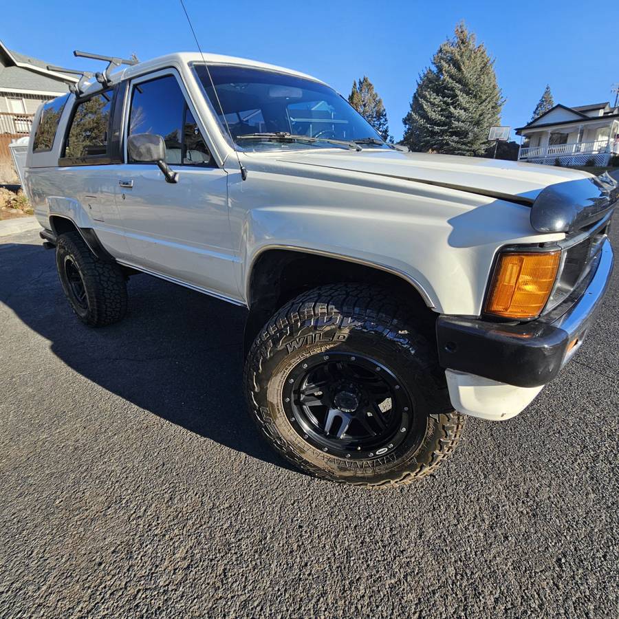 Toyota-4runner-1986-white-2