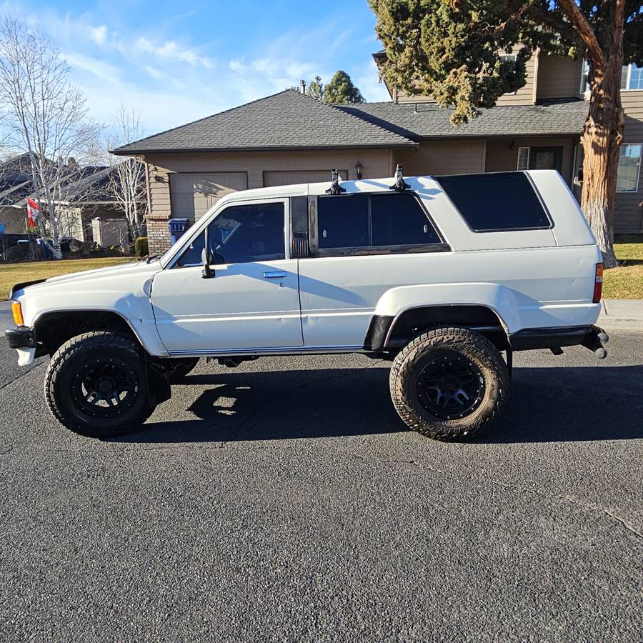Toyota-4runner-1986-white-3