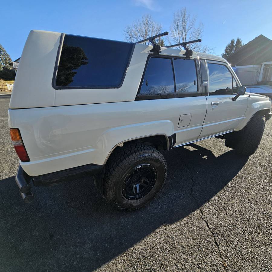 Toyota-4runner-1986-white-4