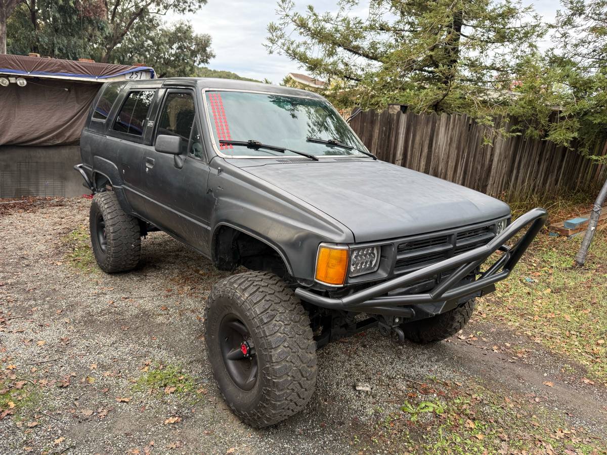 Toyota-4runner-1987-black-1