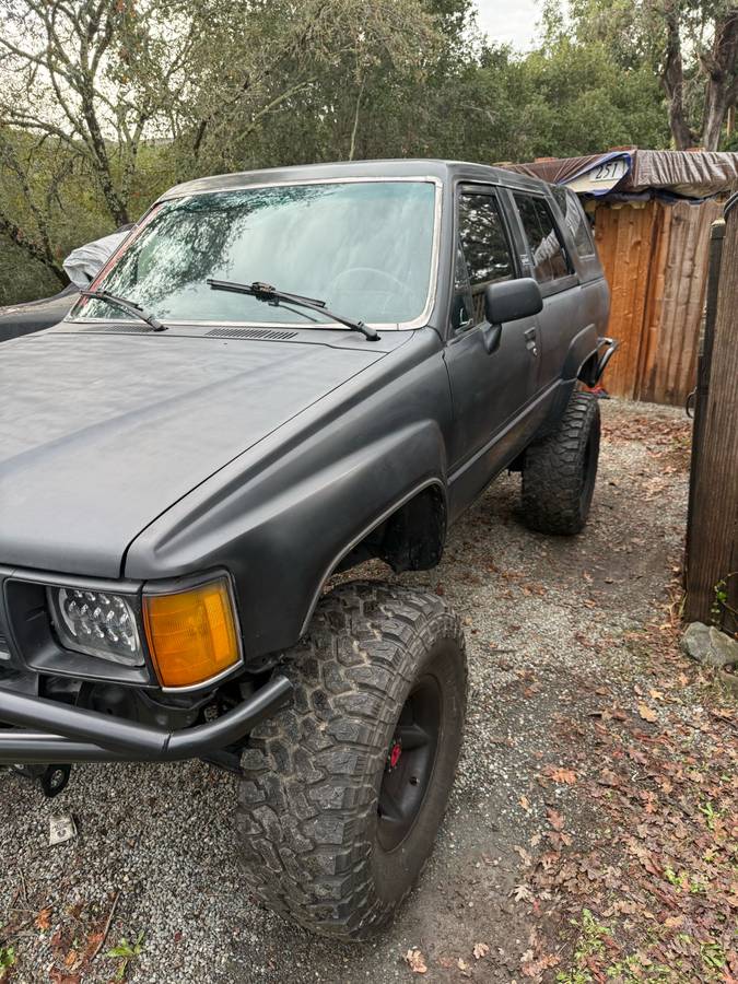 Toyota-4runner-1987-black
