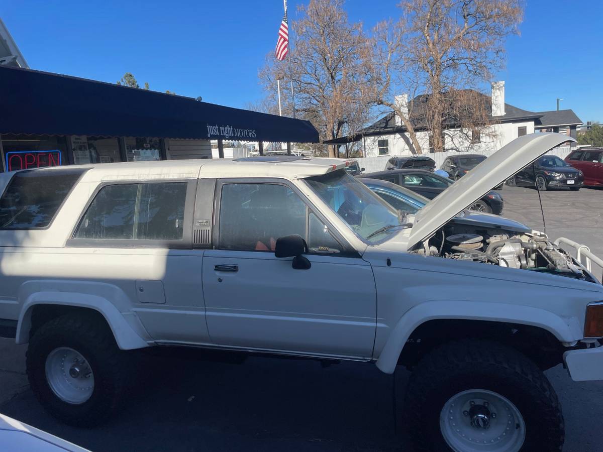 Toyota-4runner-1987-white-4
