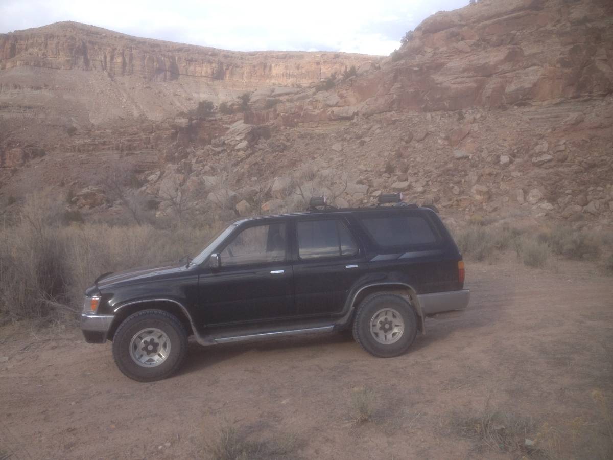 Toyota-4runner-1994-black-3