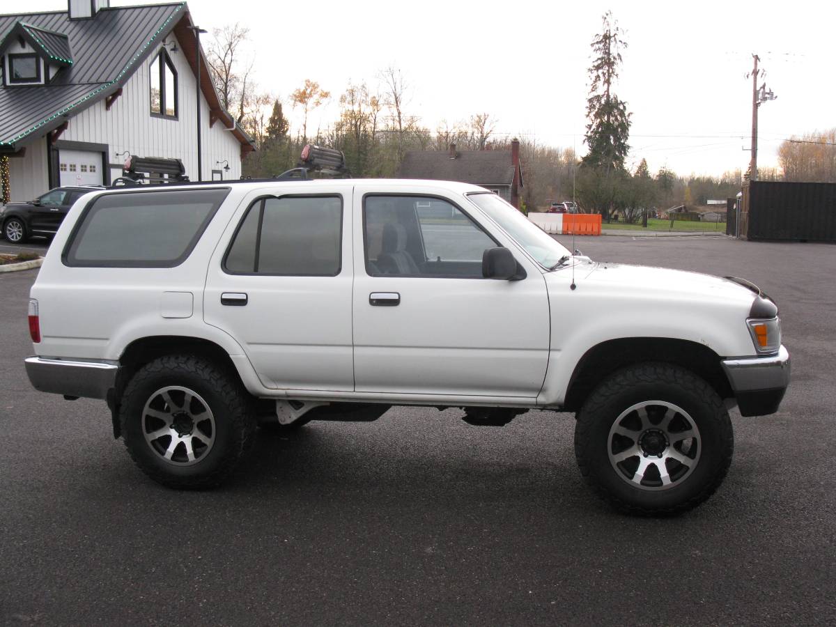 Toyota-4runner-1995-white-3