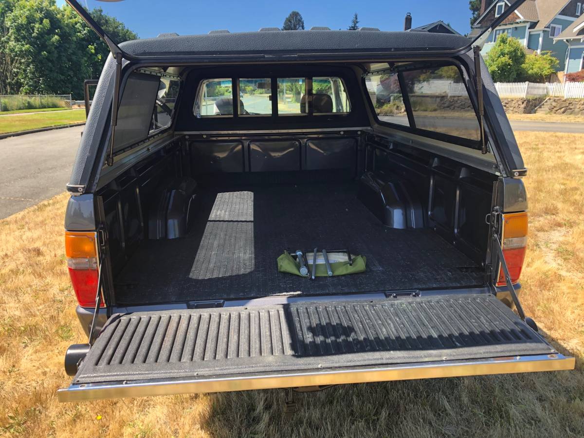 Toyota-4wd-sr5-1985-grey-7