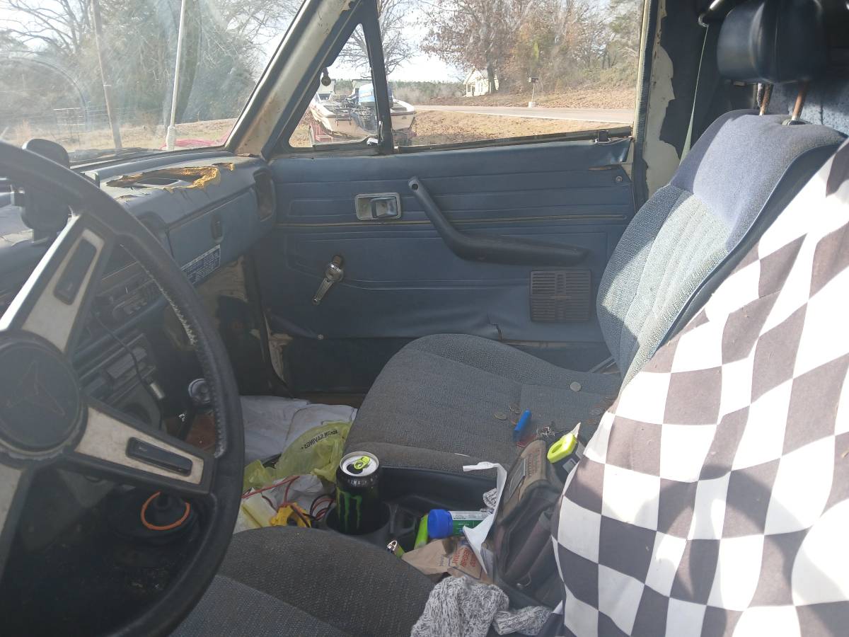 Toyota-4x4-pickup-1980-custom-11