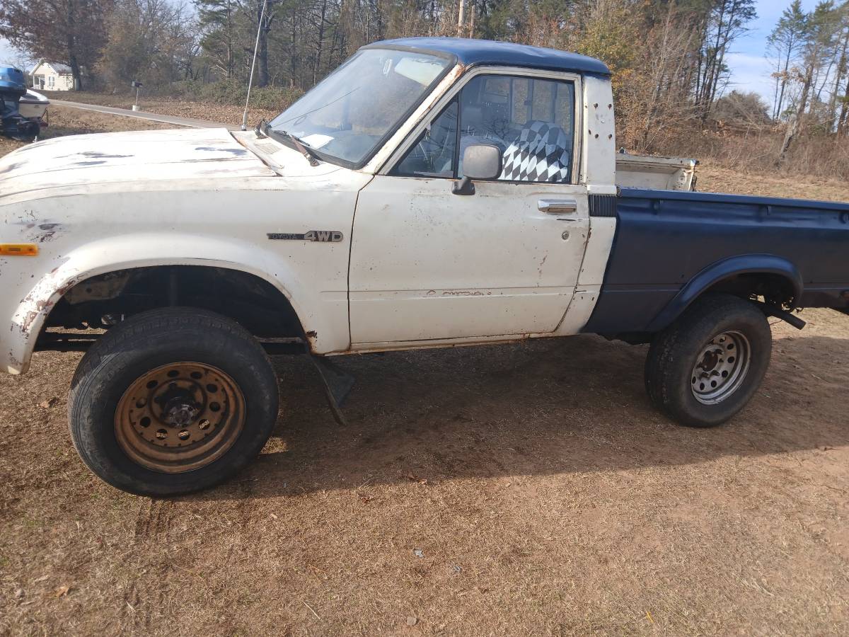 Toyota-4x4-pickup-1980-custom-13