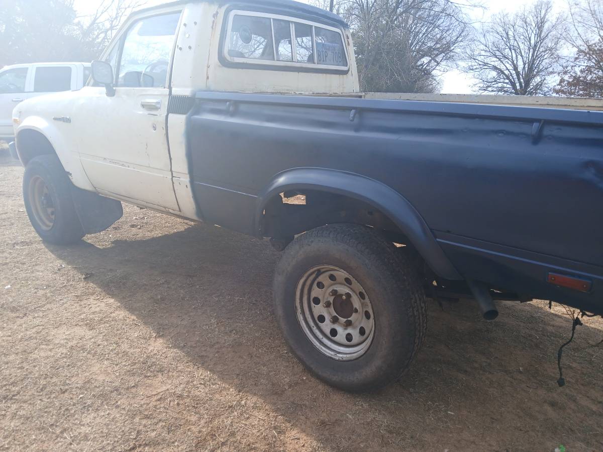 Toyota-4x4-pickup-1980-custom-2