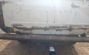 Toyota-4x4-pickup-1980-custom-3