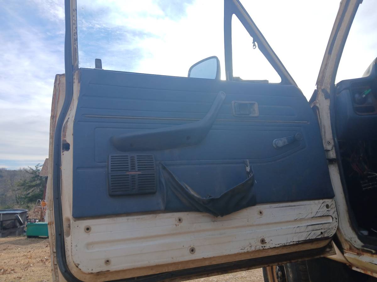 Toyota-4x4-pickup-1980-custom-8