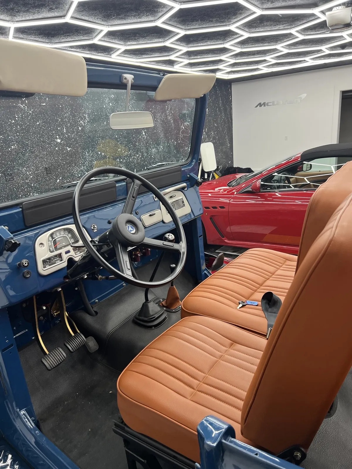 Toyota-Bj40-1978-Marine-Blue-Tan-1