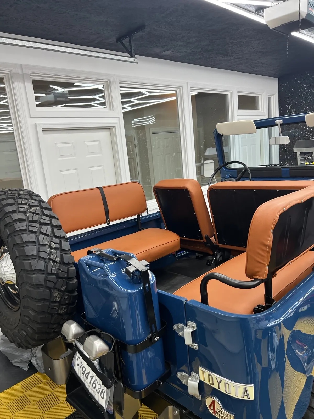 Toyota-Bj40-1978-Marine-Blue-Tan-3