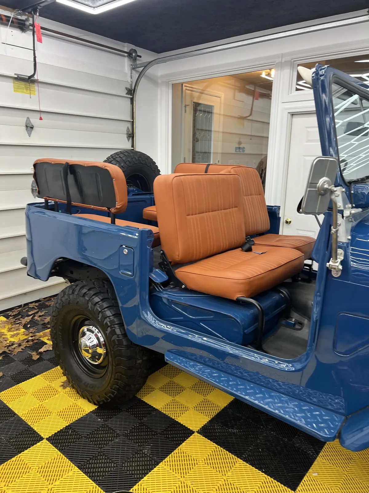 Toyota-Bj40-1978-Marine-Blue-Tan-4