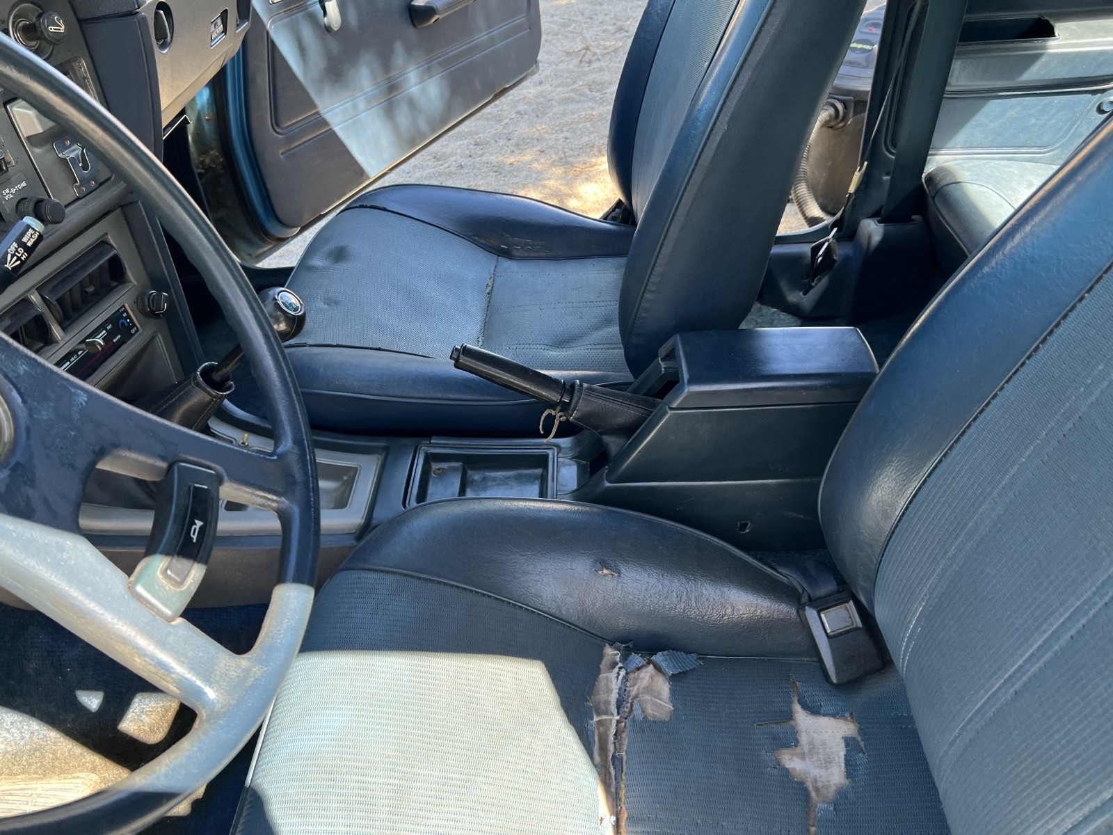 Toyota-Corolla-1977-21