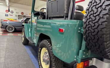 Toyota-FJ40-1976-21