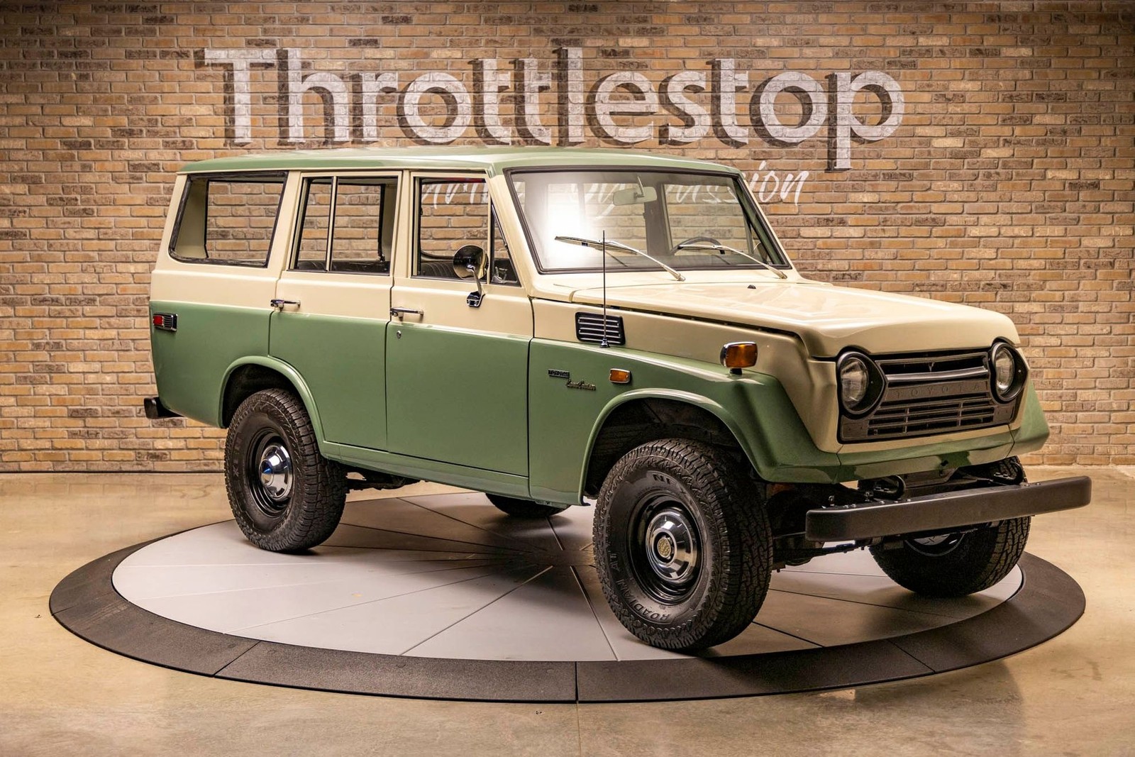 Toyota-FJ55-Land-Cruiser-1972-SUV-3