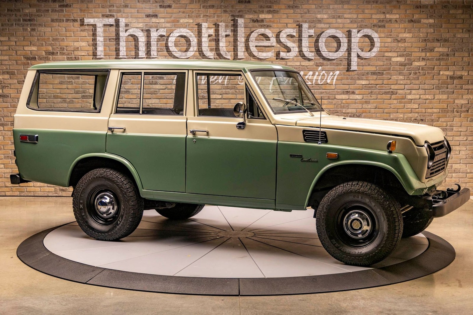 Toyota-FJ55-Land-Cruiser-1972-SUV-4
