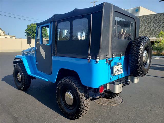 Toyota-Land-Cruiser-1965-12