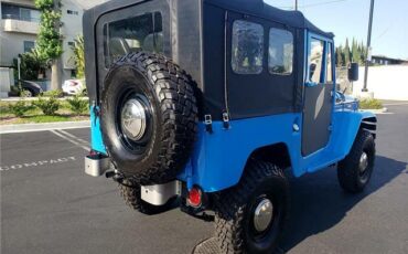 Toyota-Land-Cruiser-1965-8