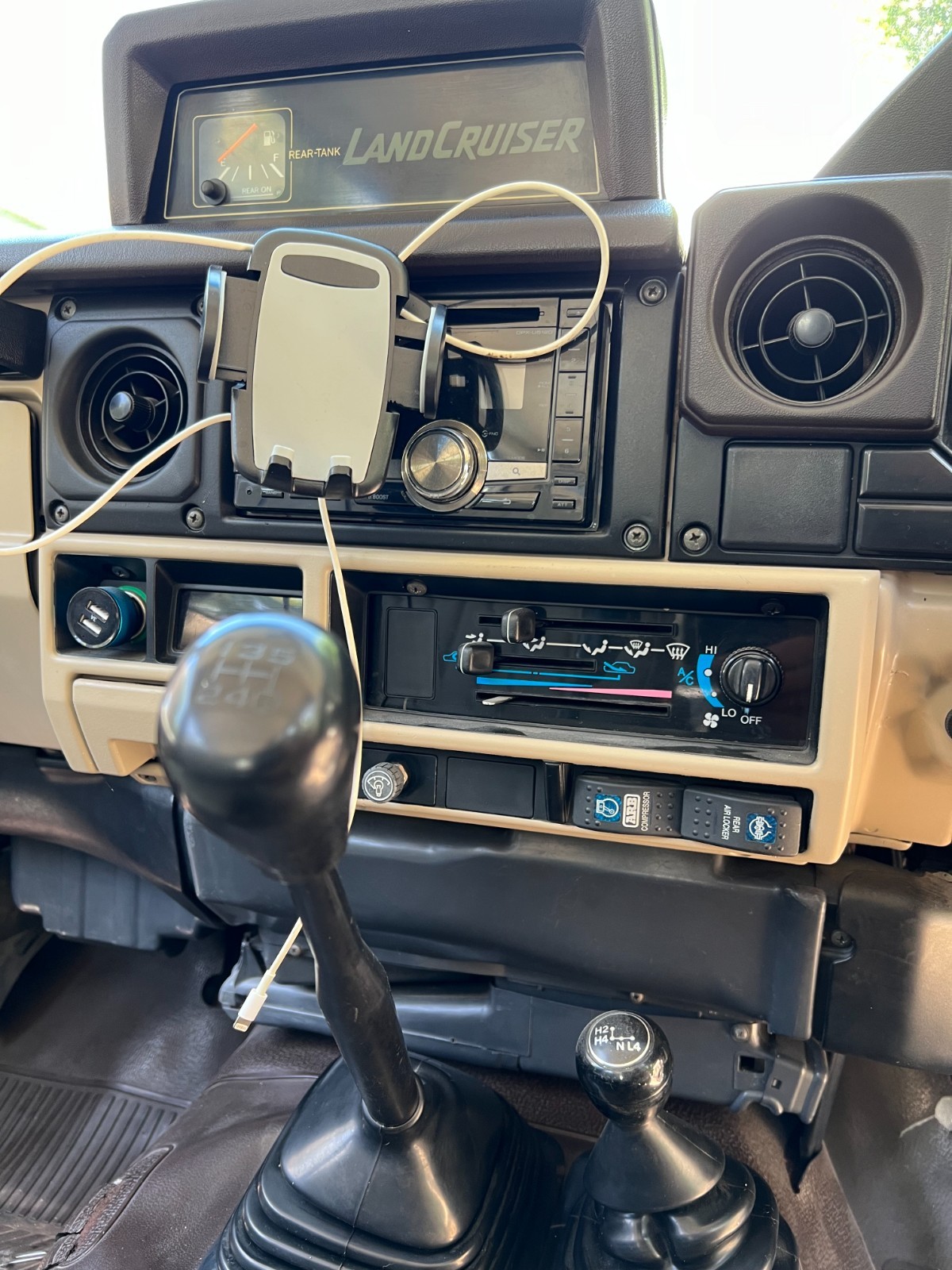 Toyota-Land-Cruiser-1980-SUV-33