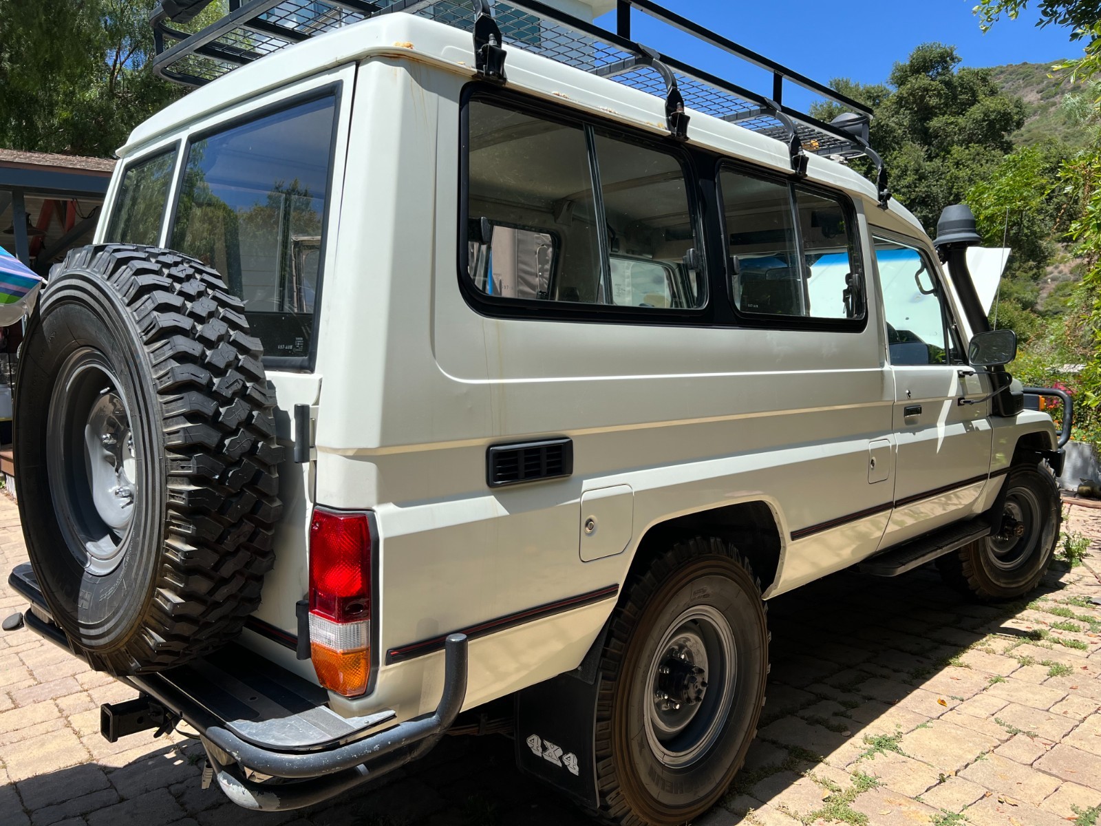 Toyota-Land-Cruiser-1980-SUV-37