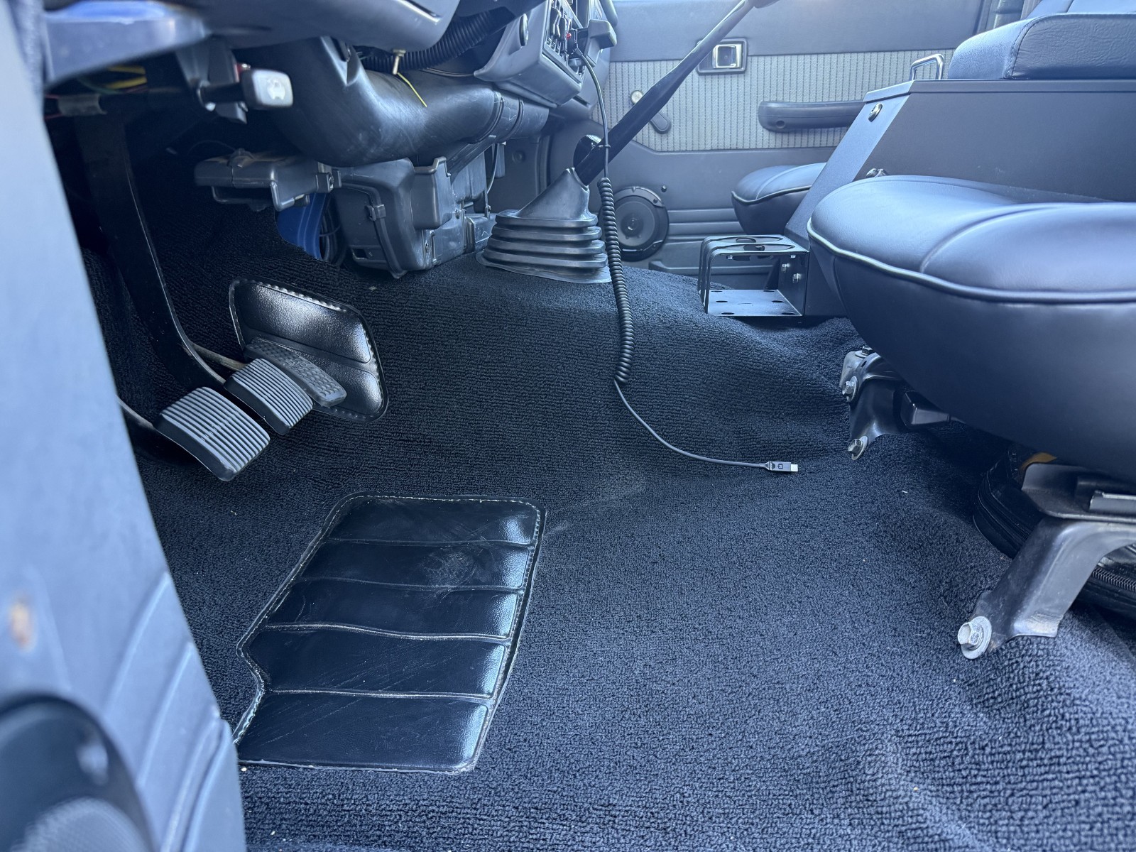 Toyota-Land-Cruiser-1987-SUV-21