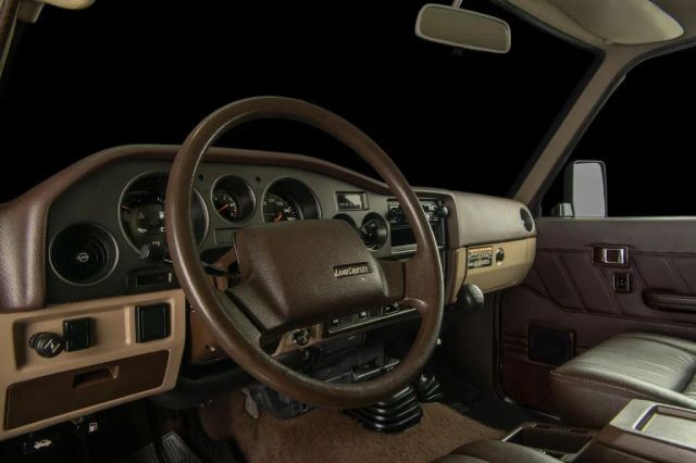 Toyota-Land-Cruiser-1988-SUV-1