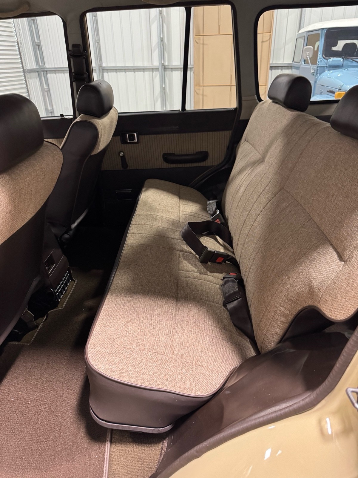 Toyota-Land-Cruiser-1988-SUV-10