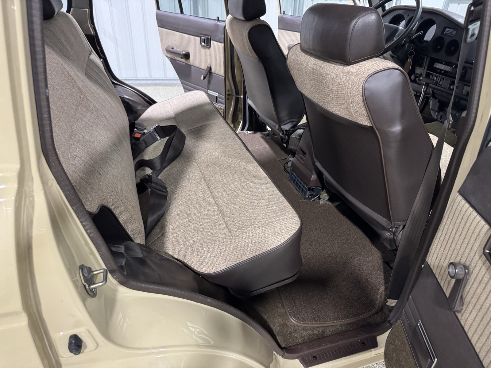 Toyota-Land-Cruiser-1988-SUV-12