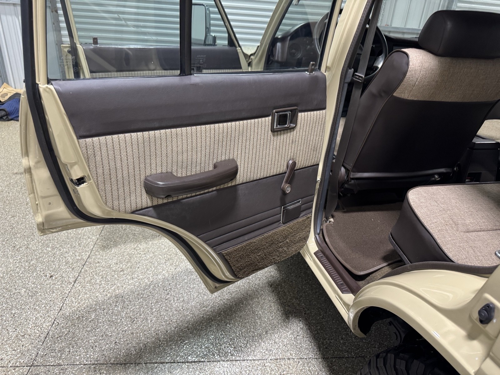 Toyota-Land-Cruiser-1988-SUV-14