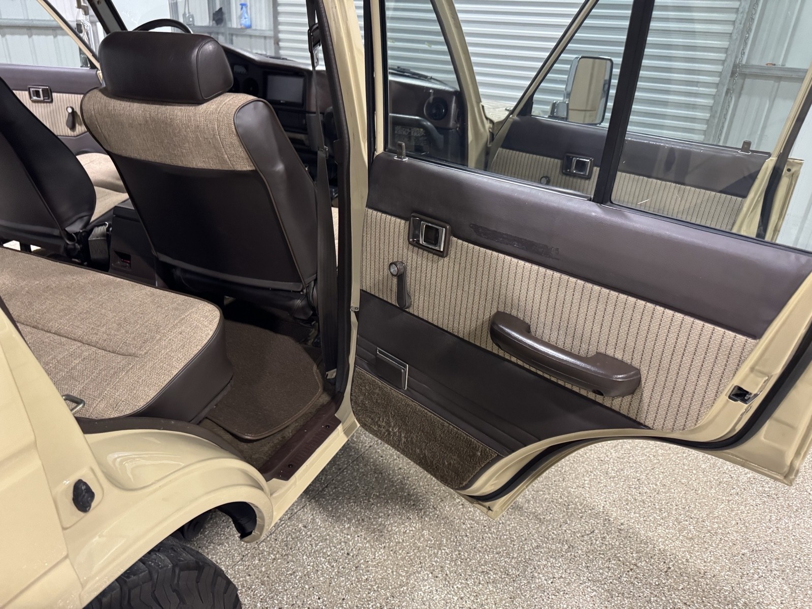 Toyota-Land-Cruiser-1988-SUV-21