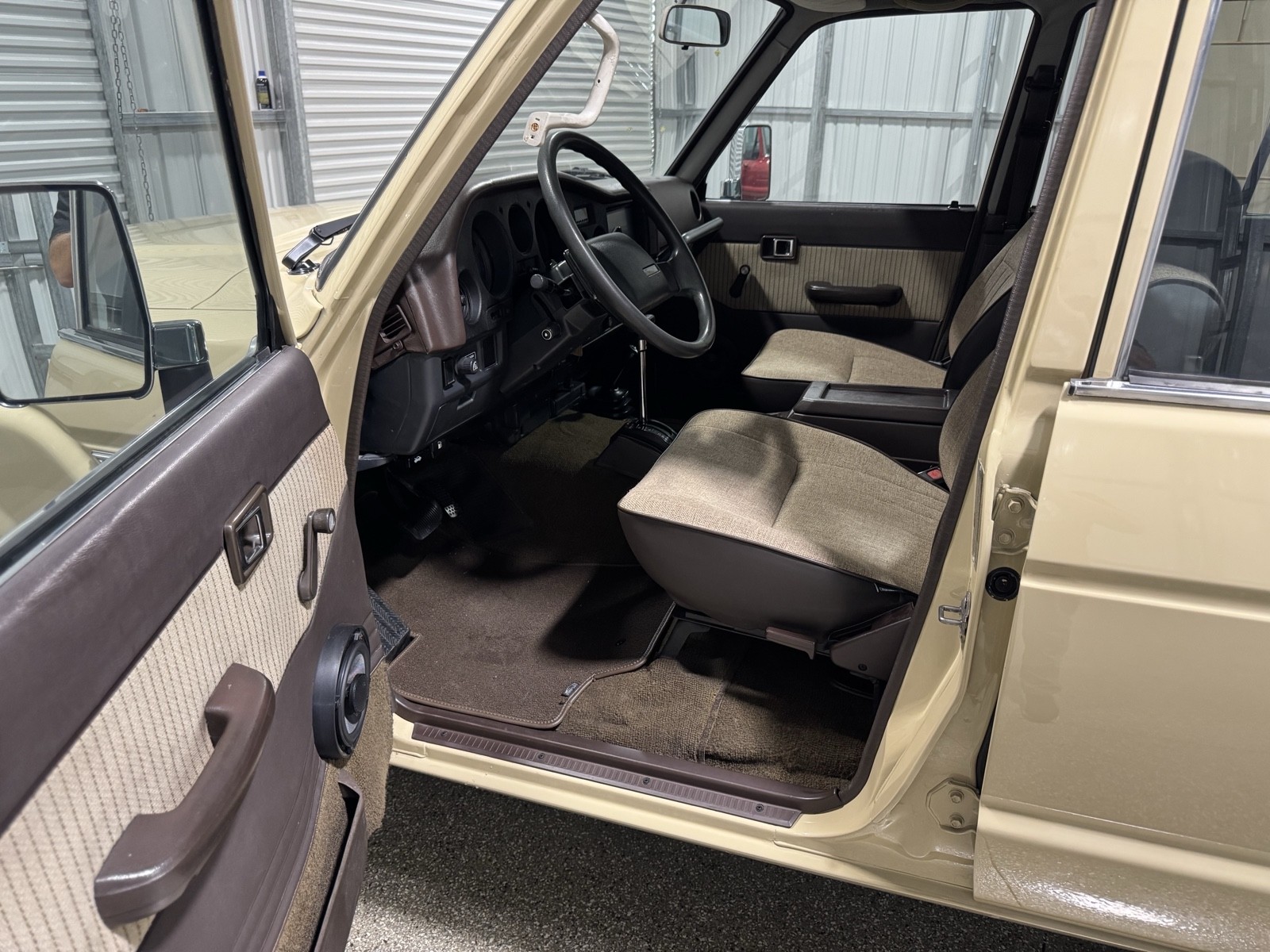 Toyota-Land-Cruiser-1988-SUV-9