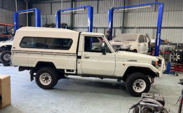 Toyota-Land-Cruiser-1993-5