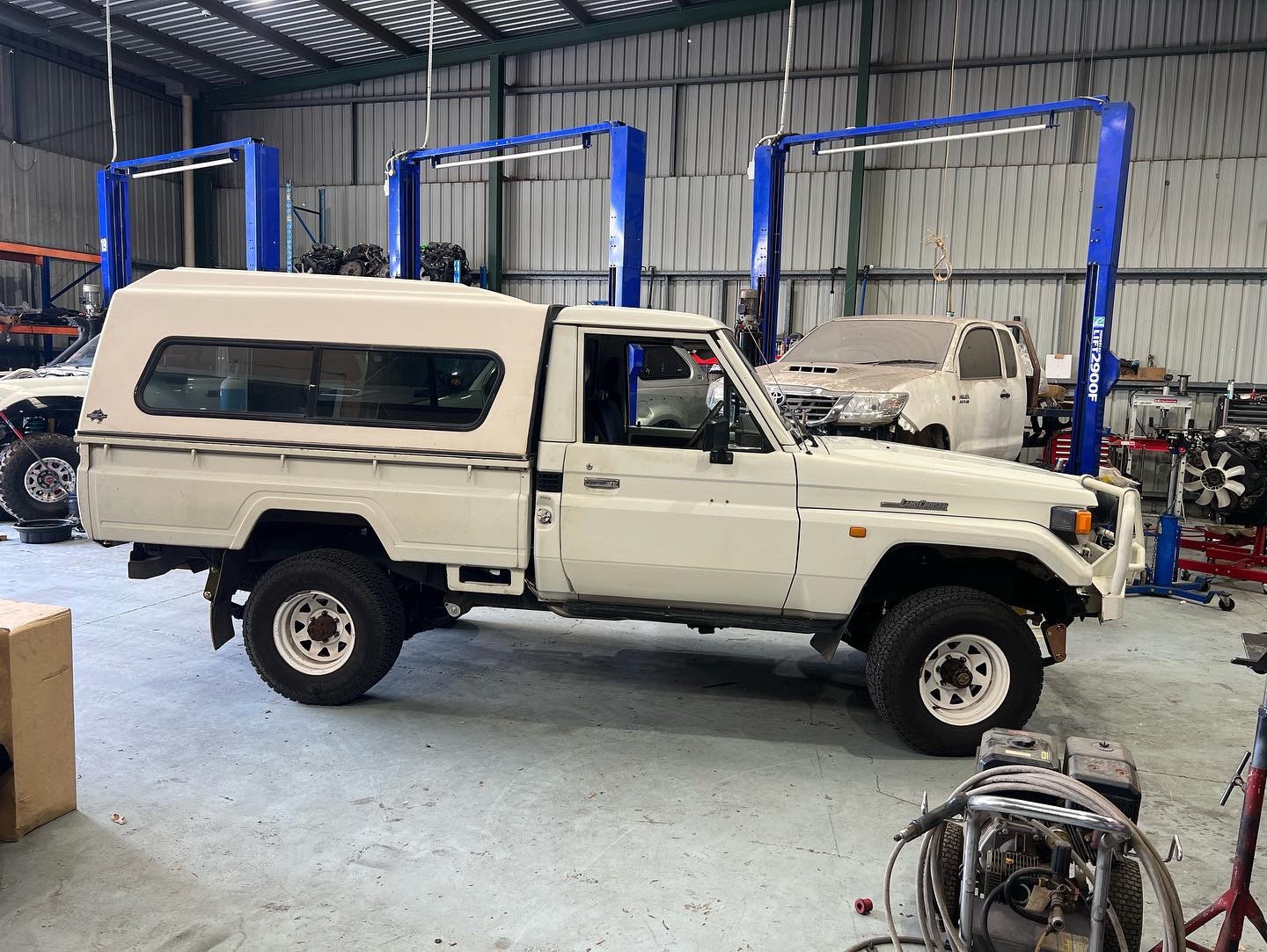 Toyota-Land-Cruiser-1993-5