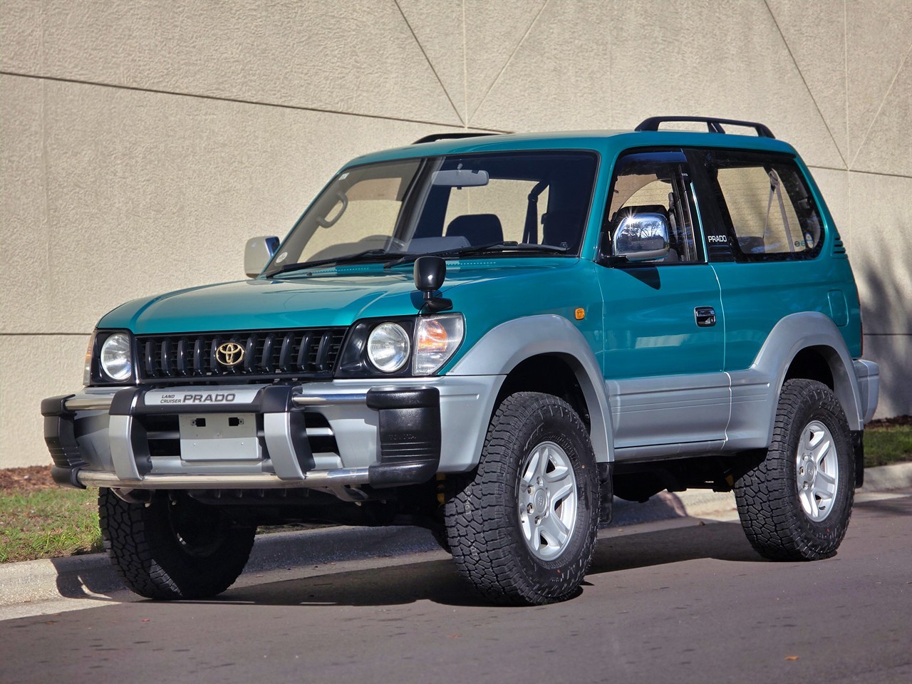 Toyota-Land-Cruiser-Prado-1996-SUV-2