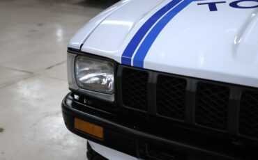 Toyota-Pickup-1982-White-Blue-1