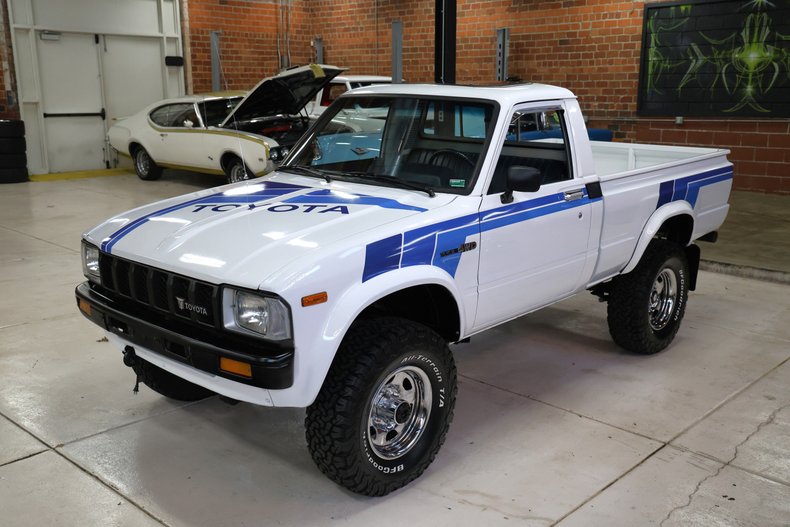 Toyota-Pickup-1982-White-Blue-10