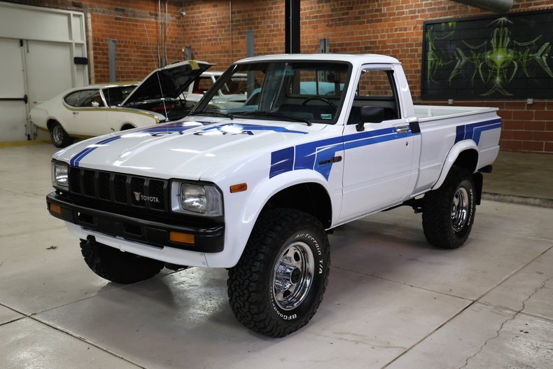 Toyota-Pickup-1982-White-Blue-11