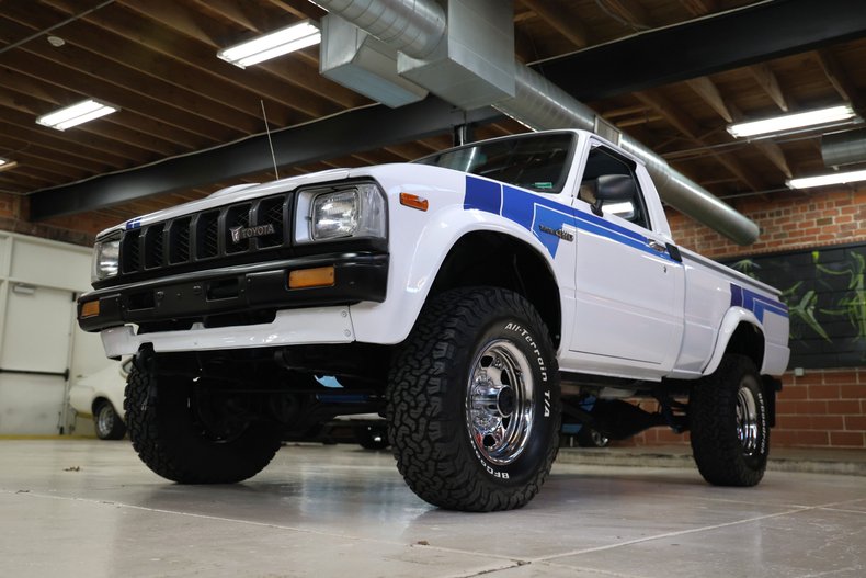 Toyota-Pickup-1982-White-Blue-12