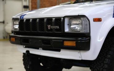 Toyota-Pickup-1982-White-Blue-13