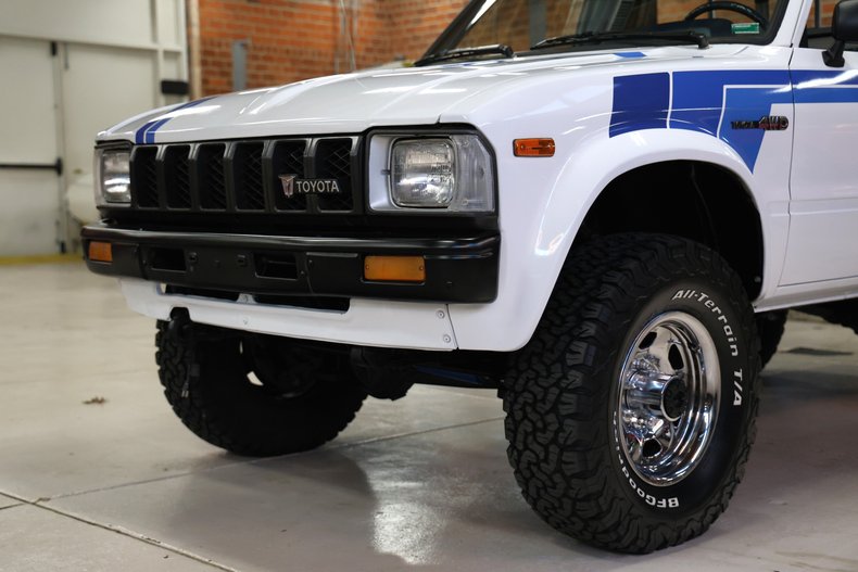 Toyota-Pickup-1982-White-Blue-14